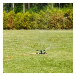 Fiskars Cirkelsproeier Op Wielen In Metaal 7 Fiskars Cirkelsproeier Op Wielen In Metaal -Planten Winkel cirkelsproeier fiskars 1621332082 3 600